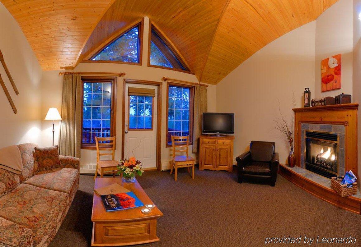 Paradise Lodge And Bungalows Lake Louise Room photo