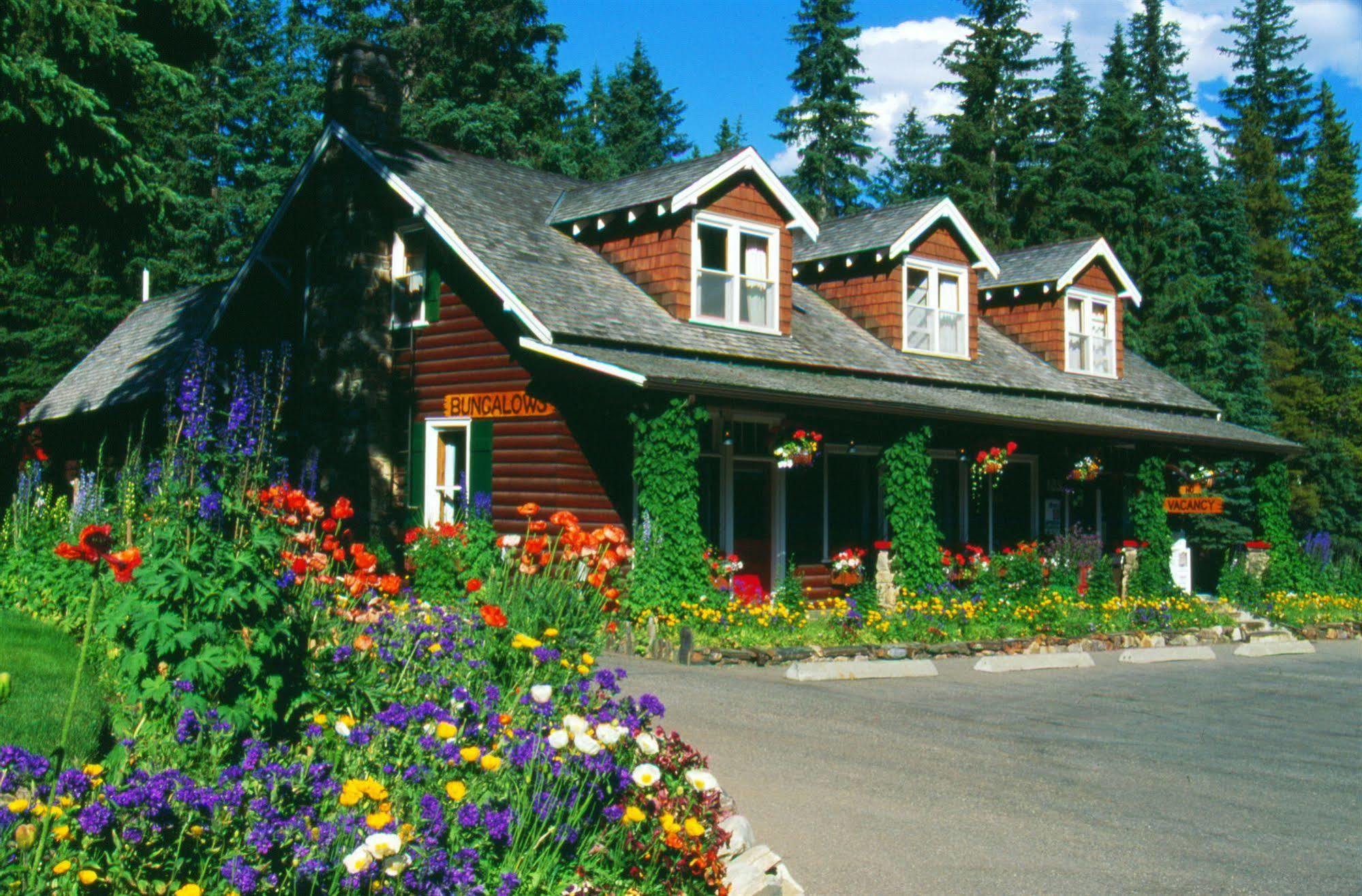 Paradise Lodge And Bungalows Lake Louise Exterior photo